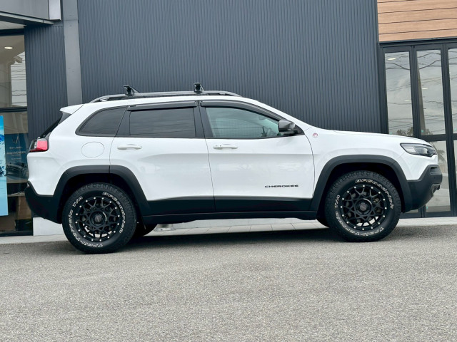 ジープ チェロキー トレイルホーク 4WDの中古車