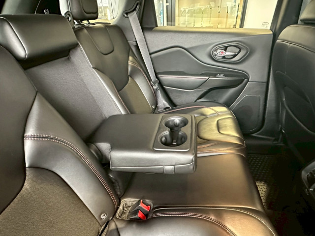 ジープ チェロキー トレイルホーク 4WDの中古車