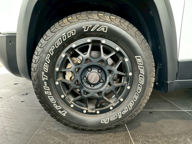 ジープ チェロキー トレイルホーク 4WDの中古車