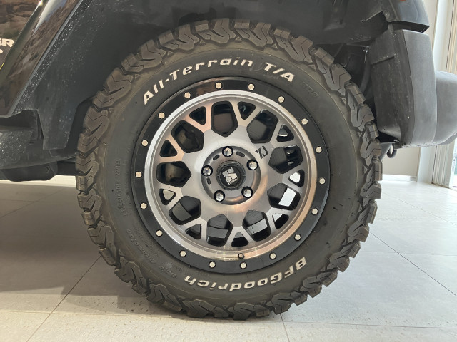 ジープ ラングラー アンリミテッド サハラ 4WDの中古車