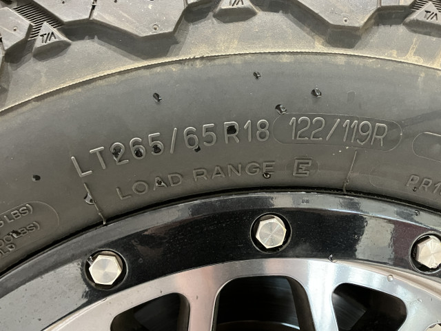 ジープ ラングラー アンリミテッド サハラ 4WDの中古車