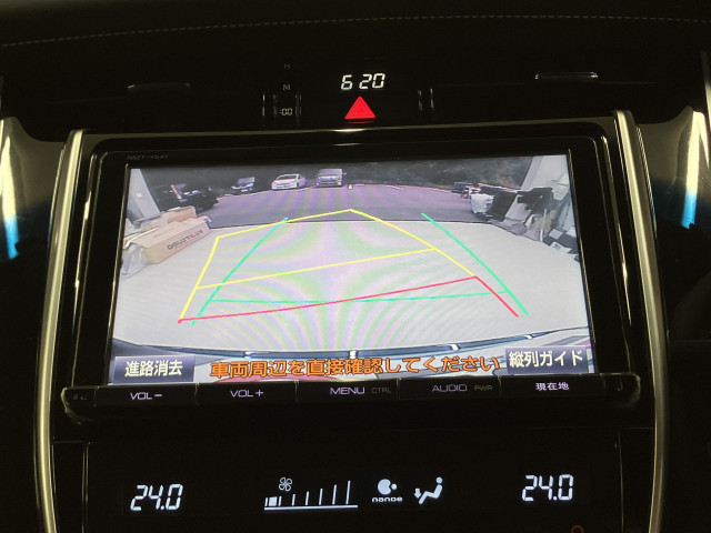 駐車時に後方がリアルタイム映像で確認できます。大型商業施設や立体駐車場での駐車時、夜間のバック時に大活躍です！運転スキルに関わらず、今や必須となった装備のひとつ！