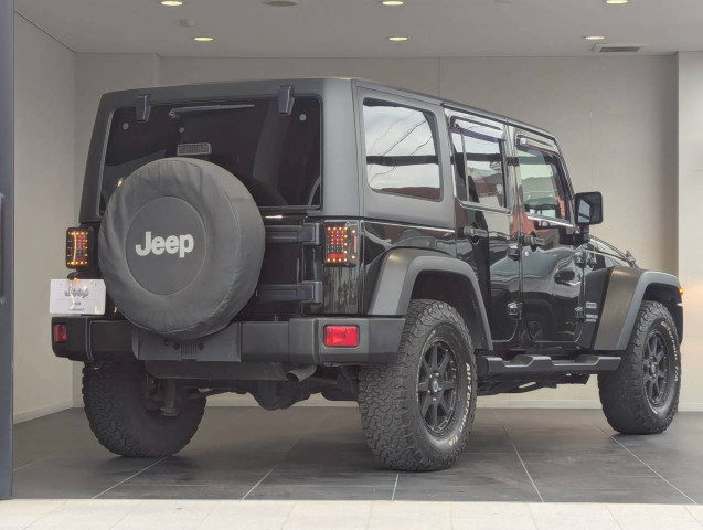 ジープ ラングラー アンリミテッド スポーツ 4WDの中古車