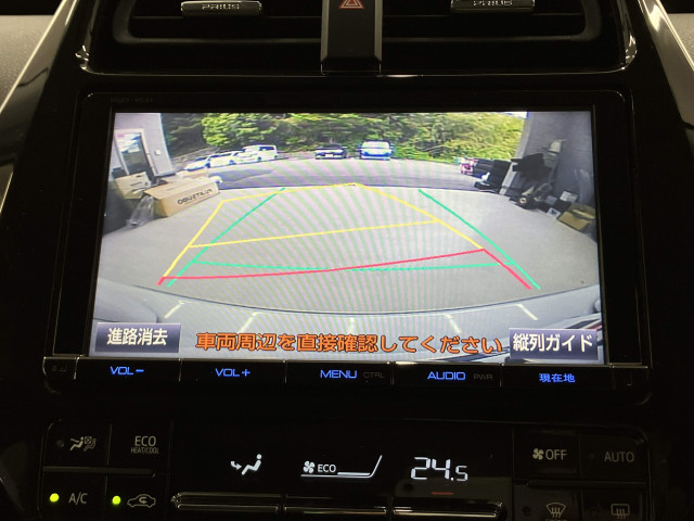 駐車時に後方がリアルタイム映像で確認できます。大型商業施設や立体駐車場での駐車時、夜間のバック時に大活躍です！運転スキルに関わらず、今や必須となった装備のひとつ！
