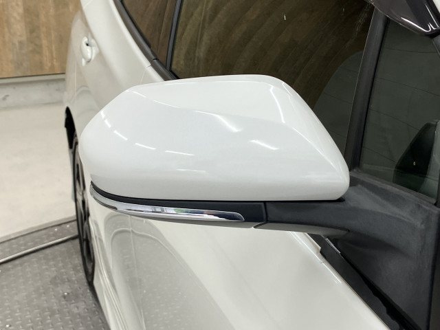 トヨタ プリウス 1.8 S ツーリングセレクションの中古車