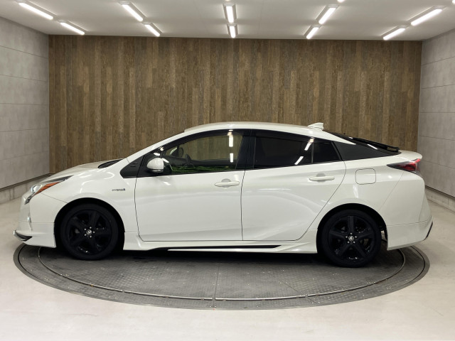 トヨタ プリウス 1.8 S ツーリングセレクションの中古車