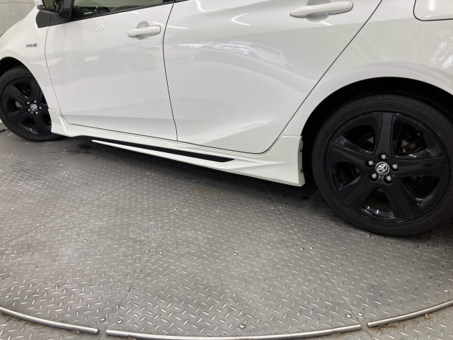 トヨタ プリウス 1.8 S ツーリングセレクションの中古車
