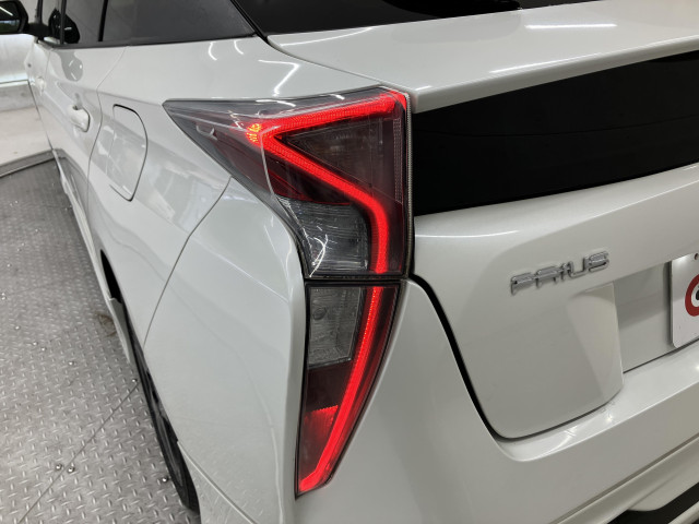 トヨタ プリウス 1.8 S ツーリングセレクションの中古車