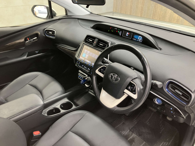 トヨタ プリウス 1.8 S ツーリングセレクションの中古車