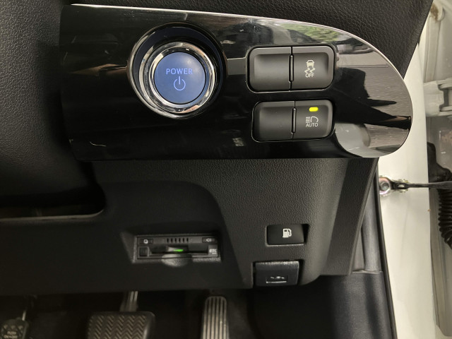 トヨタ プリウス 1.8 S ツーリングセレクションの中古車