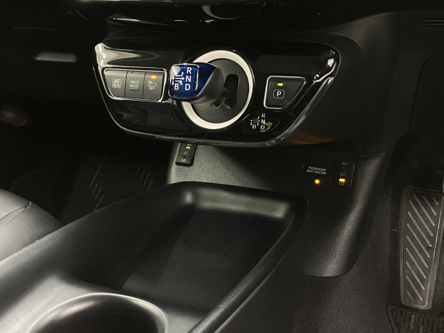 トヨタ プリウス 1.8 S ツーリングセレクションの中古車