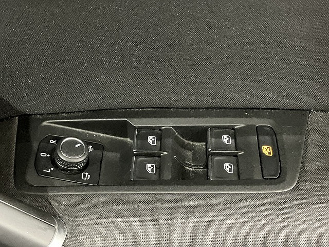 フォルクスワーゲン ゴルフトゥーラン TSI コンフォートラインの中古車