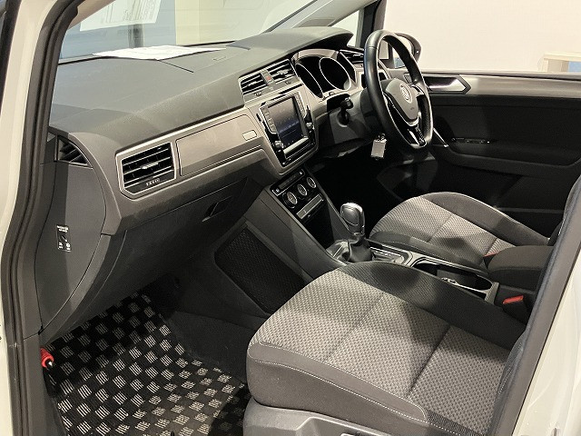 フォルクスワーゲン ゴルフトゥーラン TSI コンフォートラインの中古車