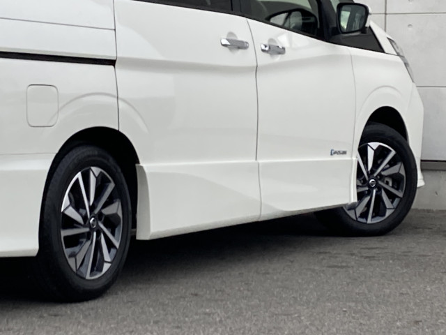 日産 セレナ 1.2 e-POWER ハイウェイスター V セカンドスライドアップシートの中古車