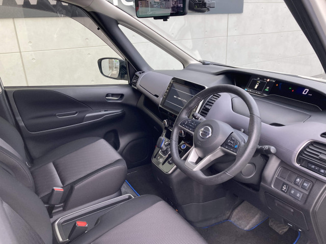 日産 セレナ 1.2 e-POWER ハイウェイスター V セカンドスライドアップシートの中古車