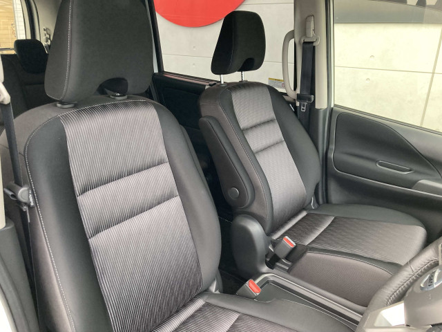日産 セレナ 1.2 e-POWER ハイウェイスター V セカンドスライドアップシートの中古車