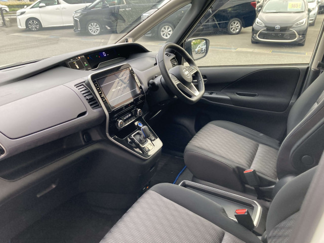 日産 セレナ 1.2 e-POWER ハイウェイスター V セカンドスライドアップシートの中古車