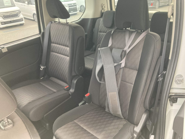 日産 セレナ 1.2 e-POWER ハイウェイスター V セカンドスライドアップシートの中古車
