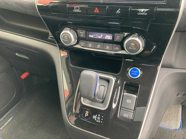 日産 セレナ 1.2 e-POWER ハイウェイスター V セカンドスライドアップシートの中古車