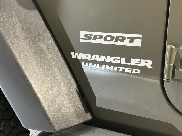 ジープ ラングラー アンリミテッド スポーツ 4WDの中古車