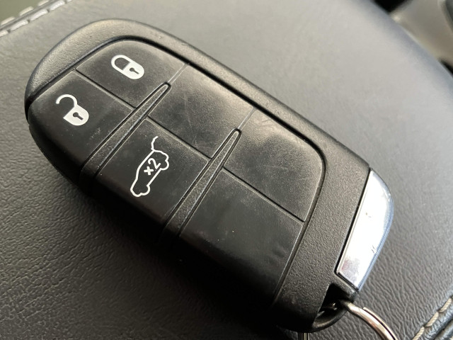 ジープ レネゲード リミテッドの中古車