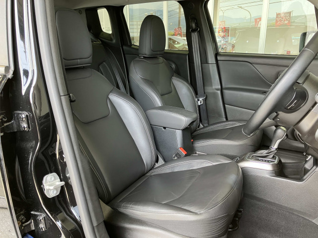 ジープ レネゲード リミテッドの中古車