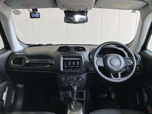 ジープ レネゲード リミテッドの中古車