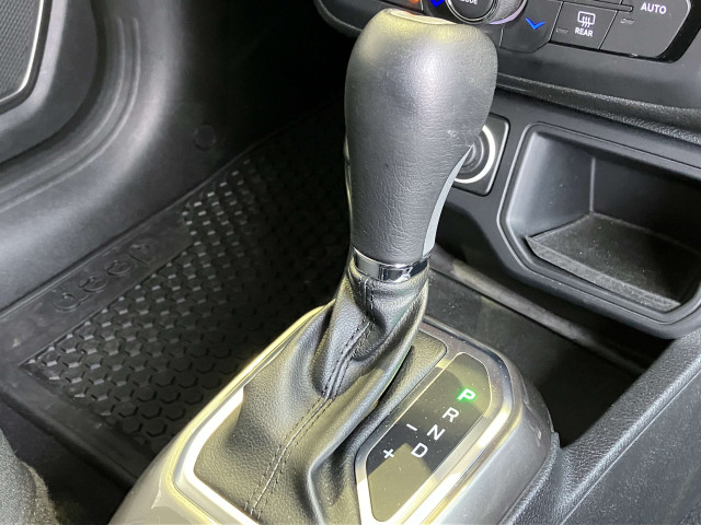 ジープ レネゲード リミテッドの中古車