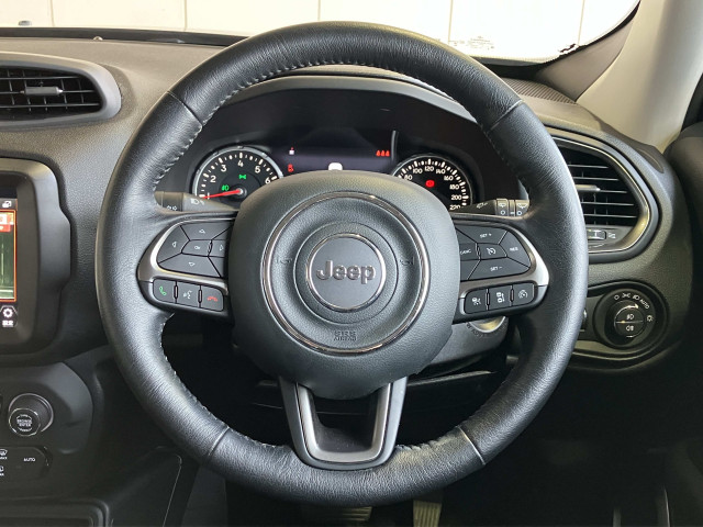 ジープ レネゲード リミテッドの中古車