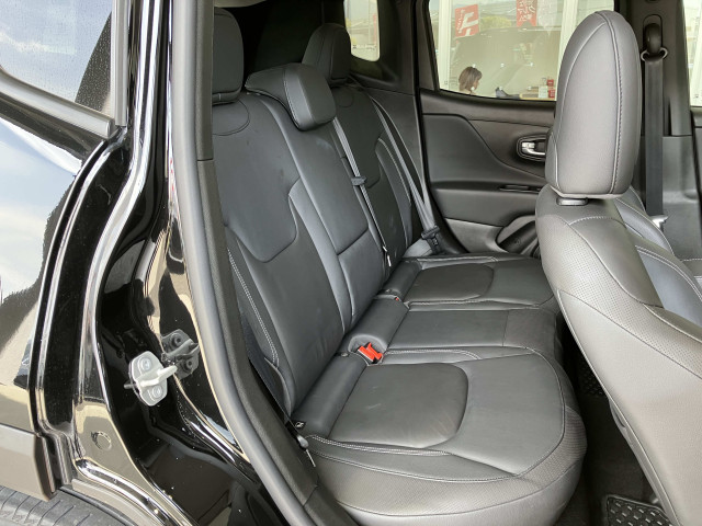 ジープ レネゲード リミテッドの中古車