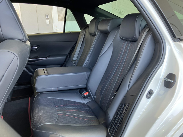 トヨタ クラウン ハイブリッド 2.5 S スポーツ スタイルの中古車