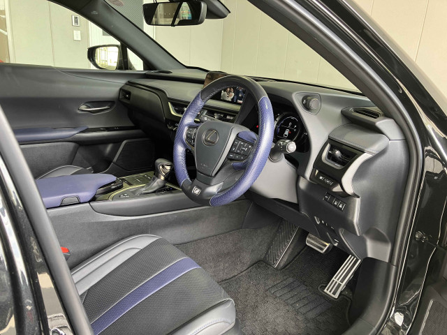 レクサス UX 250h Fスポーツ スタイル ブルーの中古車