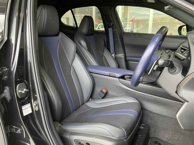 レクサス UX 250h Fスポーツ スタイル ブルーの中古車