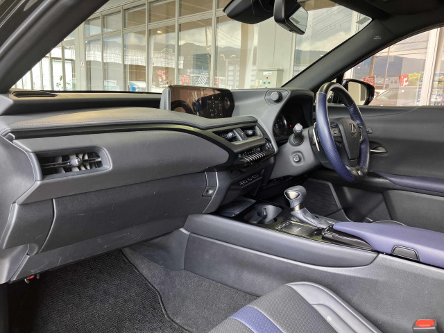 レクサス UX 250h Fスポーツ スタイル ブルーの中古車