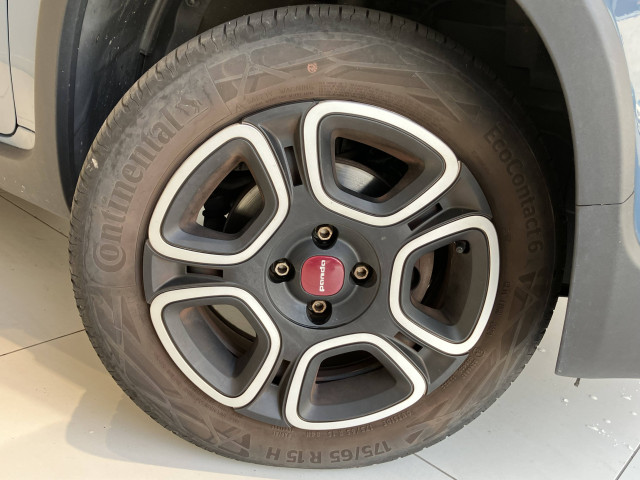 フィアット パンダ ストリート 4×4 4WDの中古車
