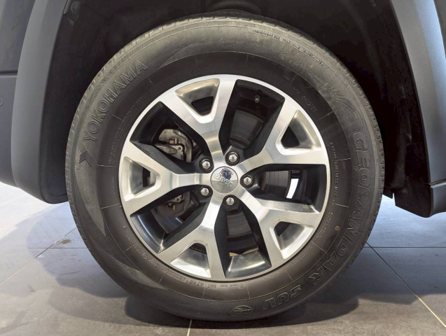 ジープ チェロキー トレイルホーク 4WDの中古車