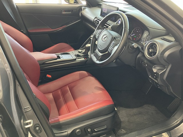 レクサス IS 300h バージョンLの中古車
