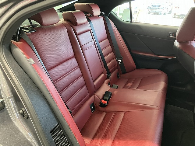 レクサス IS 300h バージョンLの中古車