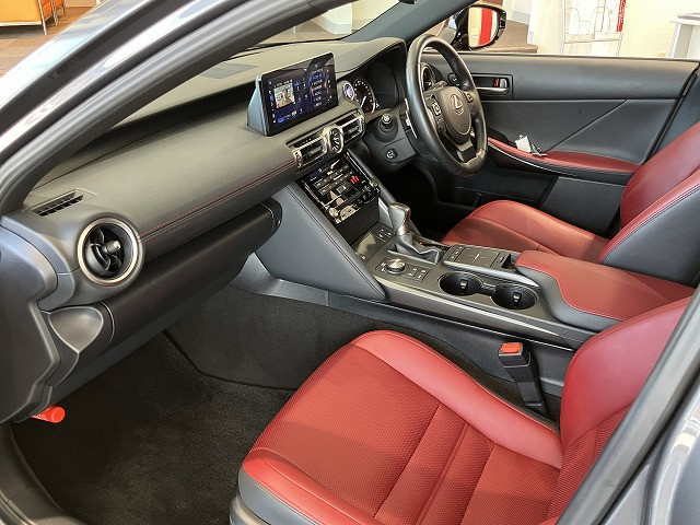 レクサス IS 300h バージョンLの中古車