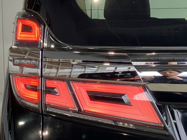 トヨタ ヴェルファイア ハイブリッド 2.5 X E-Four 4WDの中古車
