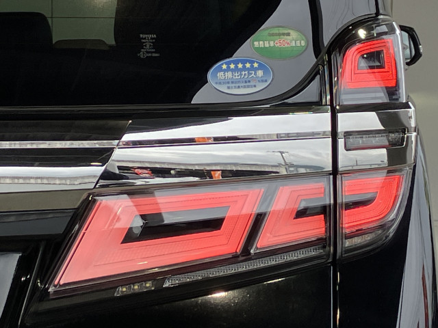 トヨタ ヴェルファイア ハイブリッド 2.5 X E-Four 4WDの中古車