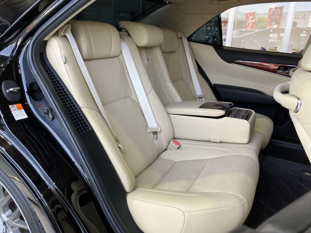 トヨタ クラウンマジェスタ 3.5 Fバージョンの中古車