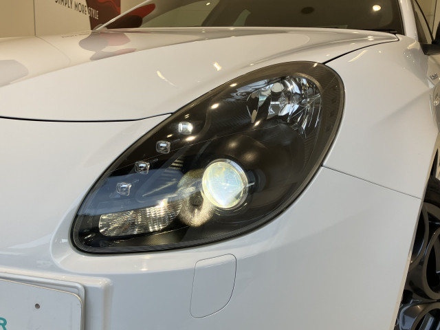 アルファロメオ ジュリエッタ ヴェローチェ クオーレロッソの中古車