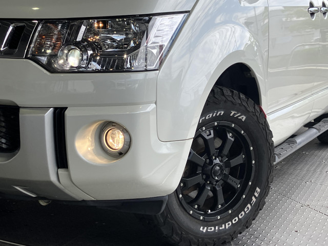 三菱 デリカD:5 2.2 D パワーパッケージ ディーゼルターボ 4WDの中古車