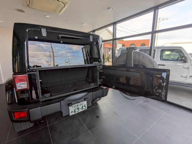 ジープ ラングラー サハラ 4WDの中古車