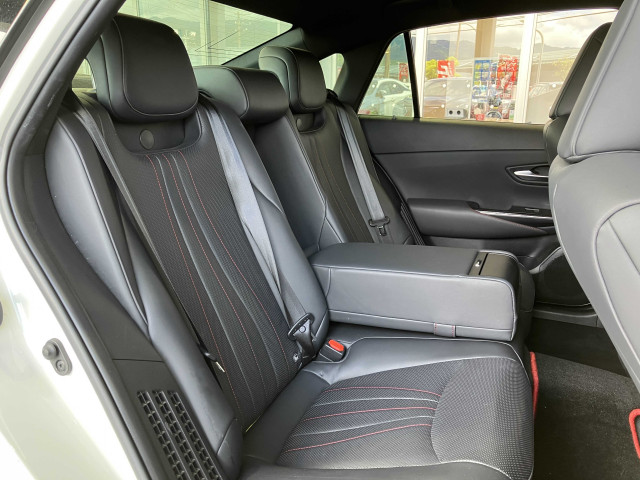 トヨタ クラウン ハイブリッド 2.5 S スポーツ スタイルの中古車