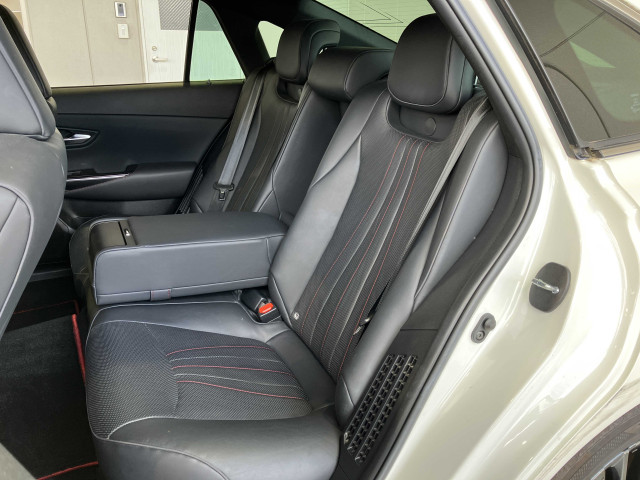 トヨタ クラウン ハイブリッド 2.5 S スポーツ スタイルの中古車