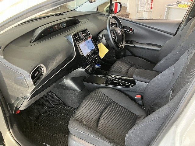 トヨタ プリウス 1.8 Aの中古車