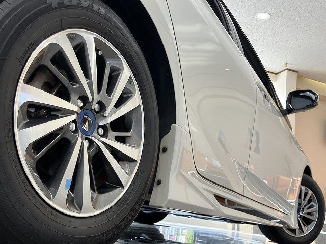 トヨタ プリウス 1.8 Aの中古車