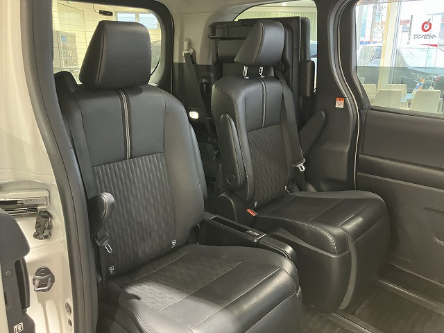 トヨタ ノア 1.8 ハイブリッド Zの中古車